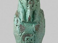 Aeg F 152  Aeg F 152, Spätzeit, Uschebti des Imy-wepet-netscher-em-i, Grünliche Fayence, H 13,5 cm, B 4,1 cm, T 4,0 cm : Bestandskatalog Ägypten, Museumsfoto: Claus Cordes